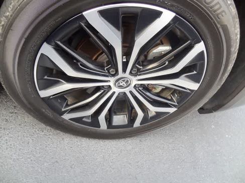 Used 2024 Toyota Crown AWD/4WD image 23