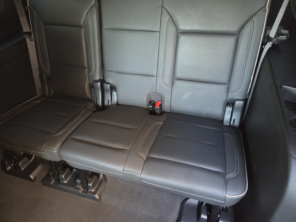 Used 2023 Chevrolet Suburban Premier w/ Premium Package RWD image 26