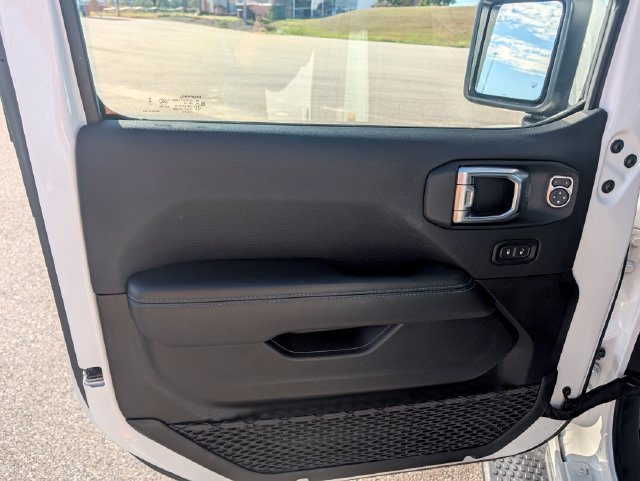 Used 2024 Jeep Wrangler High Altitude AWD/4WD image 10