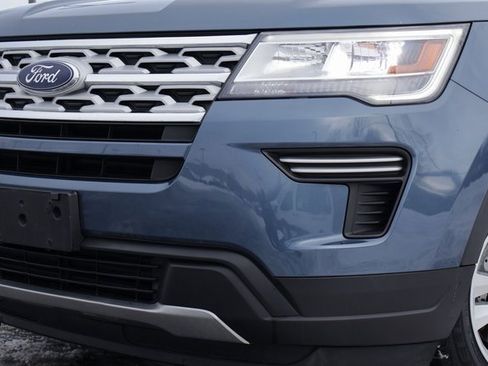 Used 2018 Ford Explorer XLT image 9