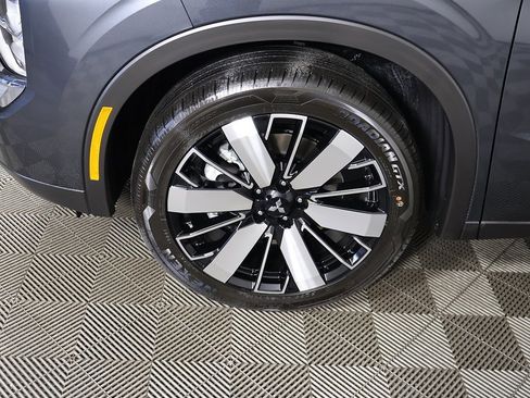 New 2025 Mitsubishi Outlander SE image 22