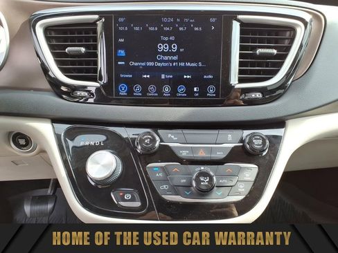 Used 2017 Chrysler Pacifica Touring-L w/ Tire & Wheel Group FWD image 25