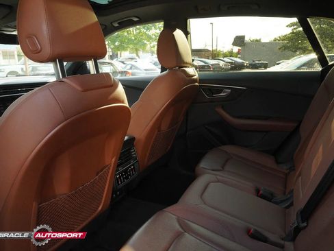 Used 2019 Audi Q8 Premium Plus w/ Premium Plus image 27