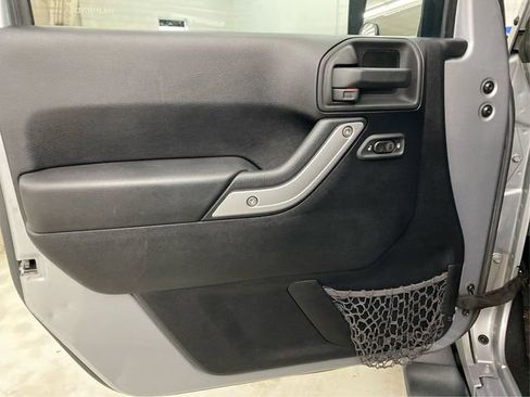 Used 2014 Jeep Wrangler Unlimited Sahara w/ Dual Top Group AWD/4WD image 25