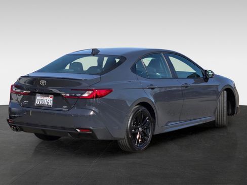 Used 2025 Toyota Camry SE image 4