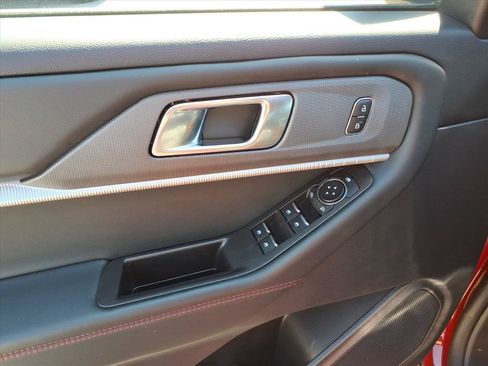 Used 2025 Ford Explorer ST-Line w/ ST-Line Street Pack AWD/4WD image 15