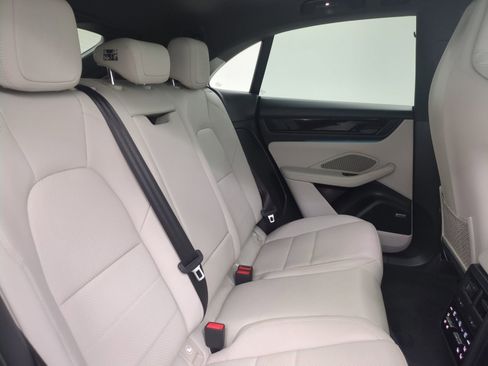 Certified 2025 Porsche Macan 4 Electric AWD/4WD image 24