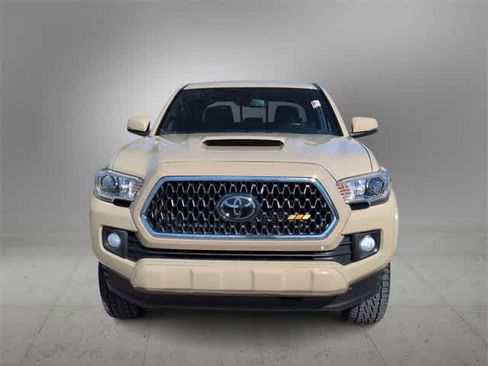 Used 2019 Toyota Tacoma TRD Sport image 3