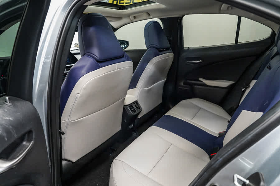 Used 2025 Lexus UX 300h FWD w/ Accessory Package (Z1) image 18