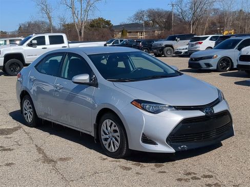 Used 2019 Toyota Corolla LE image 16