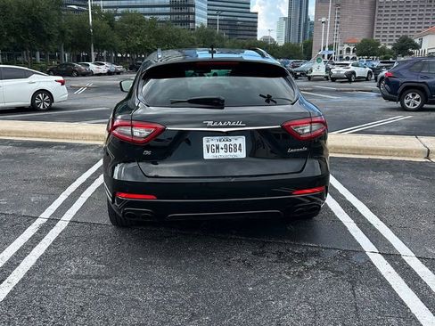 Used 2020 Maserati Levante image 2