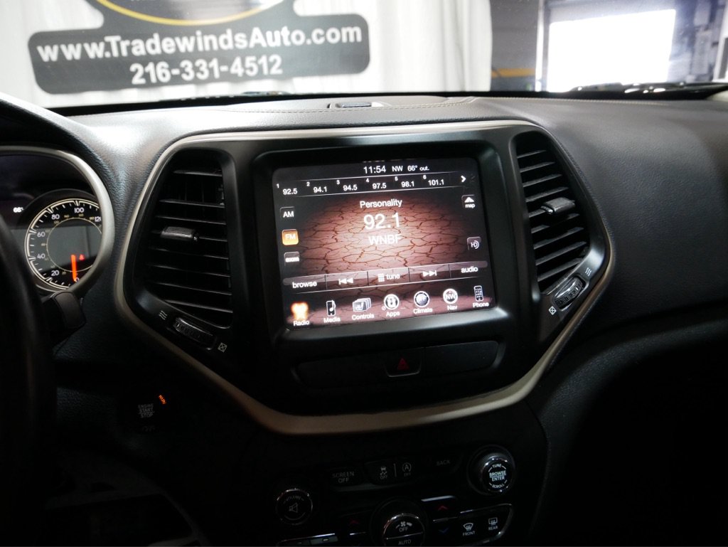 Used 2019 Jeep Cherokee Latitude Plus w/ Comfort/Convenience Group AWD/4WD image 50