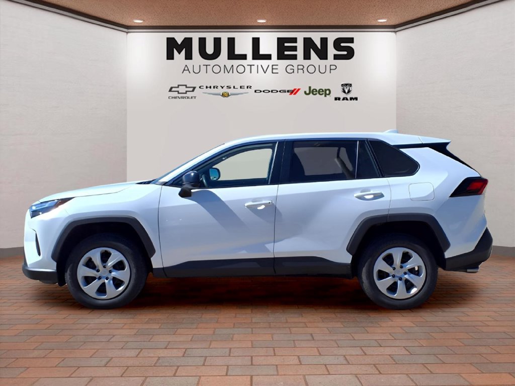 Used 2025 Toyota RAV4 LE AWD/4WD image 8
