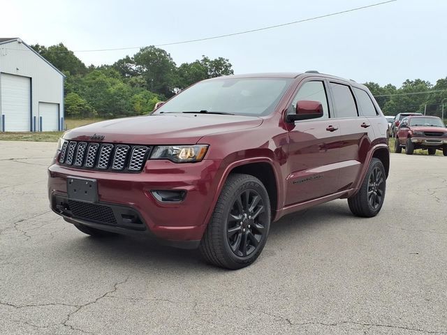 Used 2020 Jeep Grand Cherokee Altitude AWD/4WD image 3