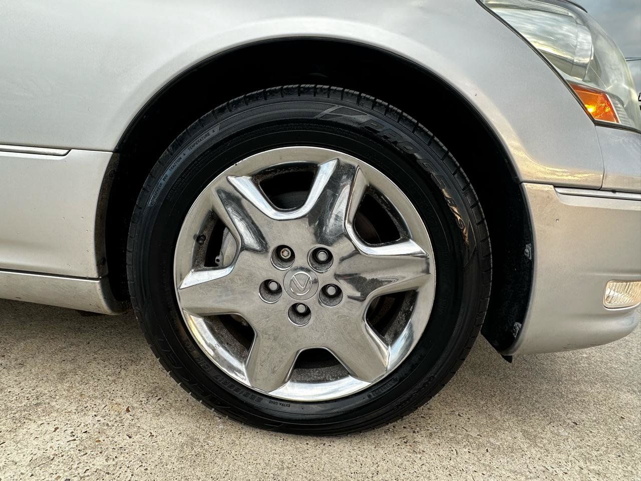 Used 2004 Lexus LS 430 RWD image 12
