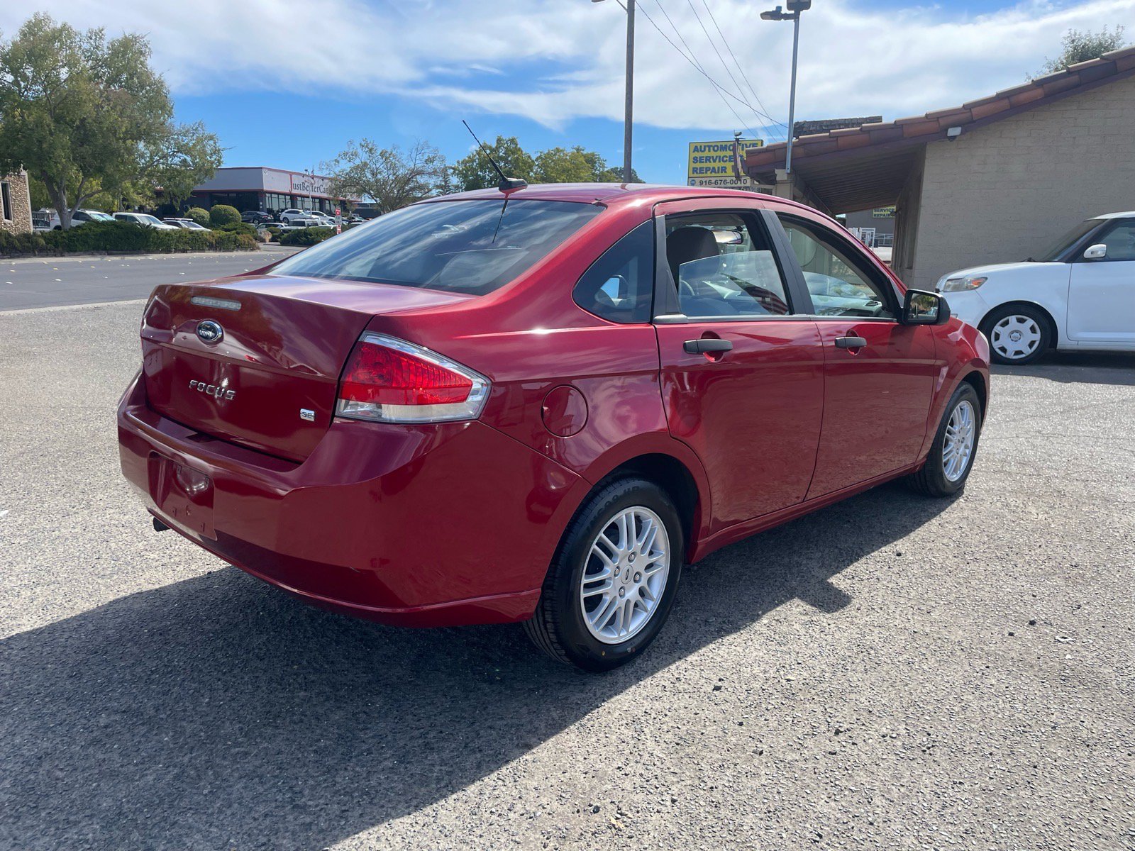 Used 2010 Ford Focus SE FWD image 4