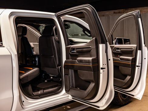 Used 2023 GMC Sierra 1500 AT4 w/ AT4 Premium Package image 29