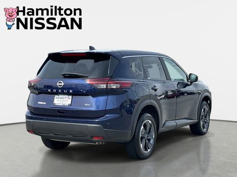 Used 2024 Nissan Rogue SV image 2