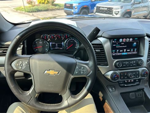 Used 2020 Chevrolet Suburban LT AWD/4WD image 10