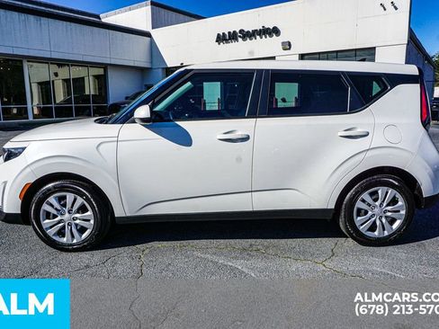 Used 2025 Kia Soul LX FWD image 7