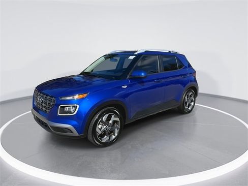 Used 2024 Hyundai Venue Limited image 4