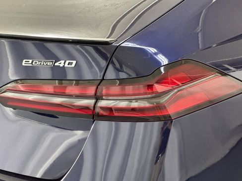 Used 2024 BMW i5 eDrive40i w/ M Sport Package RWD image 29