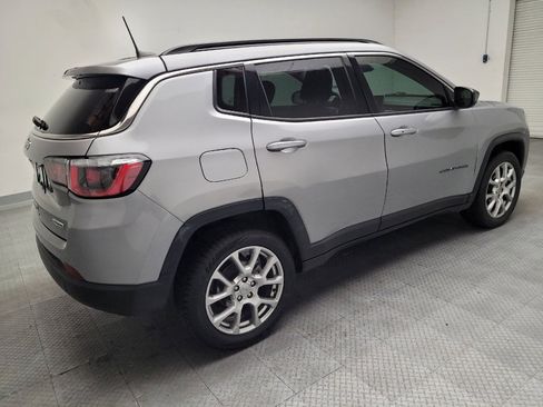 Used 2022 Jeep Compass Latitude AWD/4WD image 9