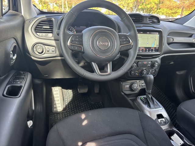 Used 2022 Jeep Renegade Latitude AWD/4WD image 18