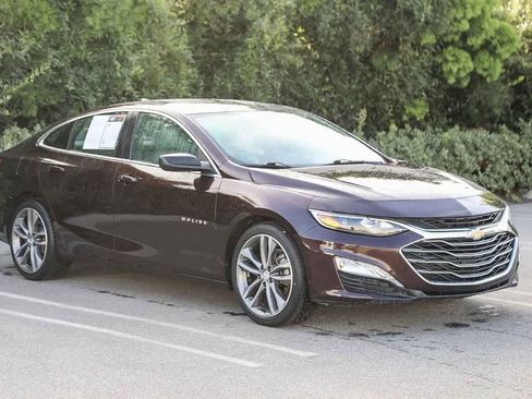 Used 2021 Chevrolet Malibu LT image 3