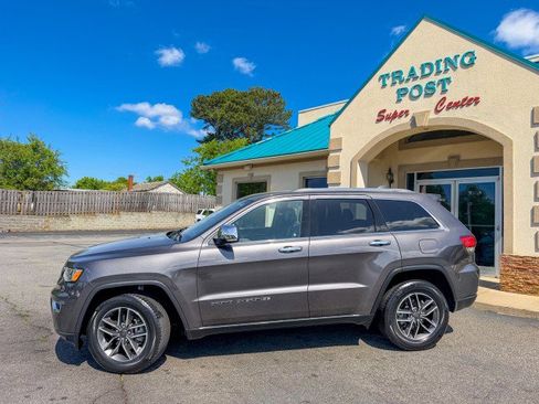 Used 2020 Jeep Grand Cherokee Limited w/ Luxury Group II RWD image 24