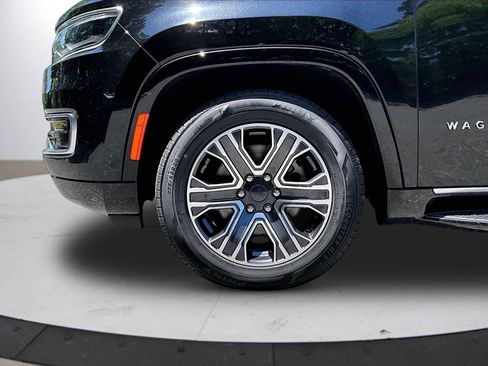 Used 2024 Jeep Wagoneer L Series II w/ Flexible Seating Group RWD image 33