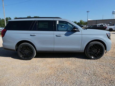 New 2027 Ford Expedition Platinum w/ Stealth Performance Package AWD/4WD image 2