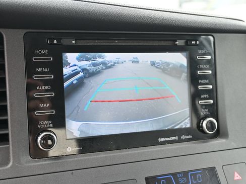 Used 2019 Toyota Sienna XLE FWD image 12