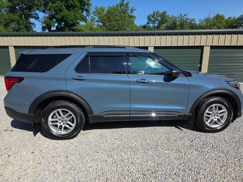 Used 2025 Ford Explorer Active AWD/4WD image 7