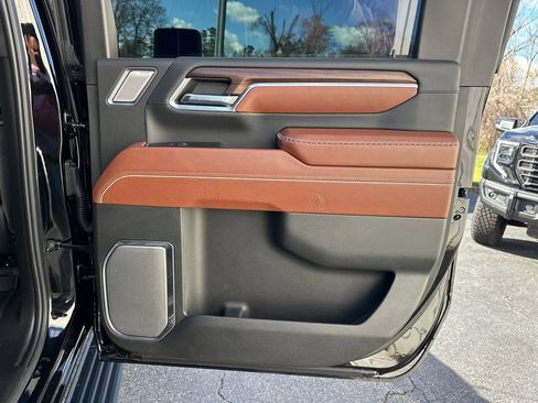 Used 2025 GMC Sierra 2500 Denali Ultimate image 17