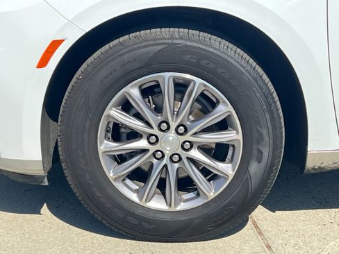 Used 2022 Buick Enclave Essence image 23