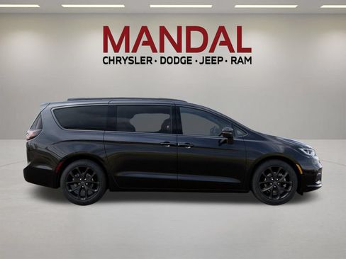 New 2026 Chrysler Pacifica Select w/ S Appearance Package FWD image 21