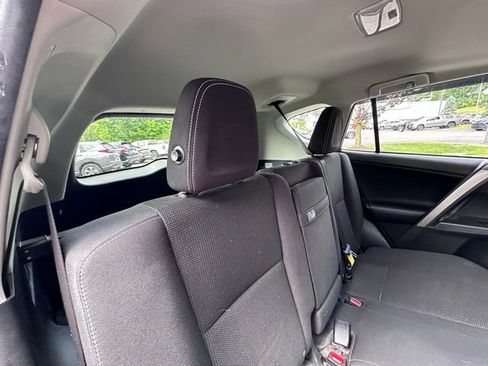 Used 2018 Toyota RAV4 XLE AWD/4WD image 9