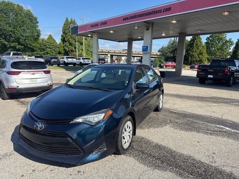Used 2018 Toyota Corolla LE FWD image 1