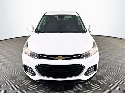 Used 2022 Chevrolet Trax LS w/ Tint and Cruise Package FWD image 2