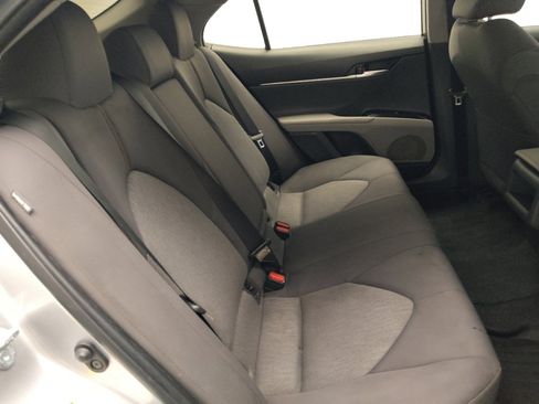 Used 2018 Toyota Camry LE image 19