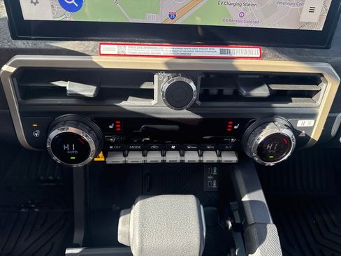 Used 2024 Toyota Tacoma Limited w/ Limited Package (LT) image 22