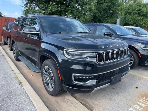 Used 2024 Jeep Wagoneer L Series II w/ Flexible Seating Group AWD/4WD image 4
