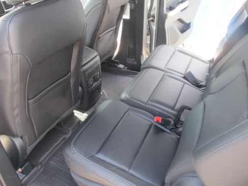 Used 2024 Ford Explorer XLT w/ Equipment Group 202A AWD/4WD image 26