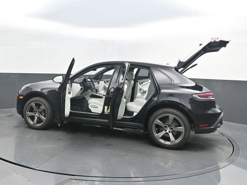 New 2025 Porsche Macan image 33