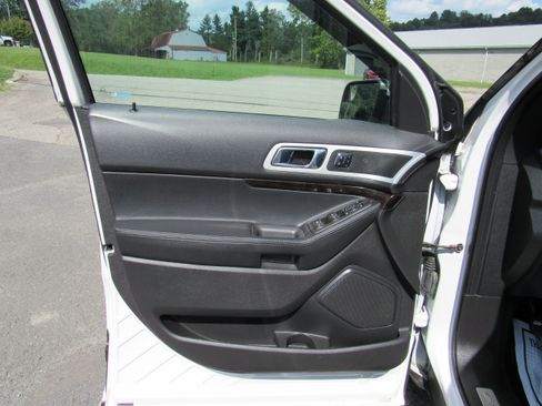 Used 2015 Ford Explorer Limited w/ Equipment Group 301A AWD/4WD image 13
