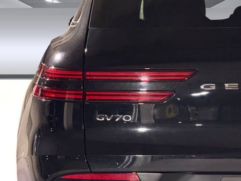 Used 2022 Genesis GV70 3.5T Sport w/ Sport Prestige Package image 13