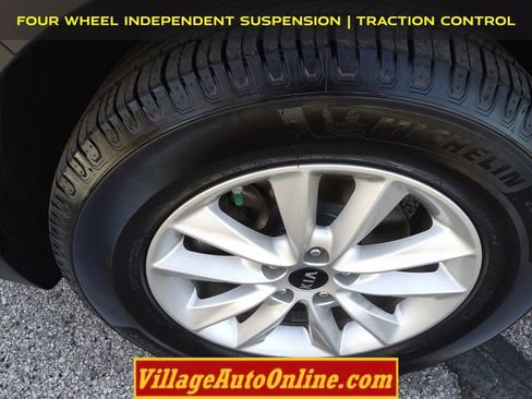 Used 2019 Kia Sorento LX image 9