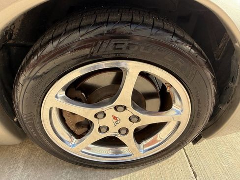 Used 2002 Chevrolet Corvette Coupe w/ Preferred Equipment Group2 image 22