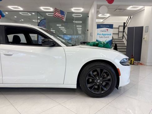 Used 2020 Dodge Charger SXT w/ Blacktop Package image 9